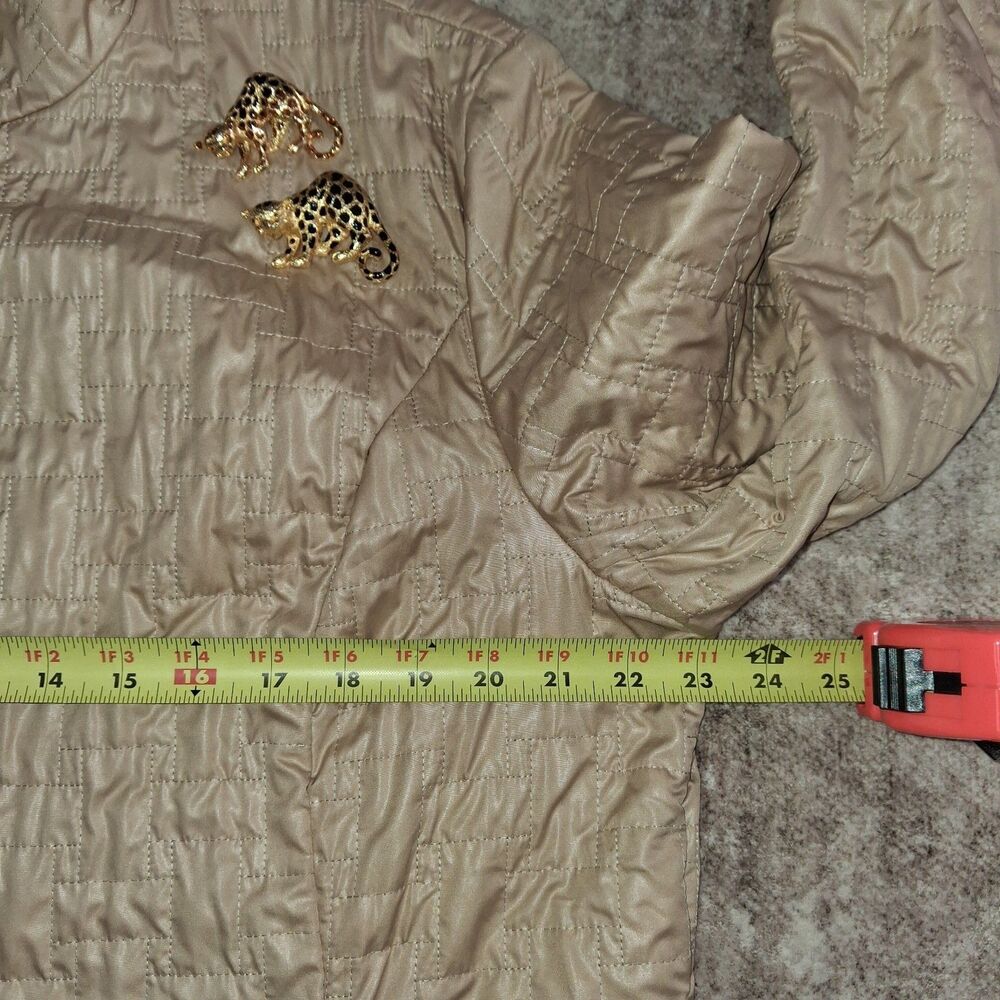 Chico's Sz 3 Quilted Jacket Tan Beige Leopard Animal Print Lining Pins Included - Picture 7 of 16